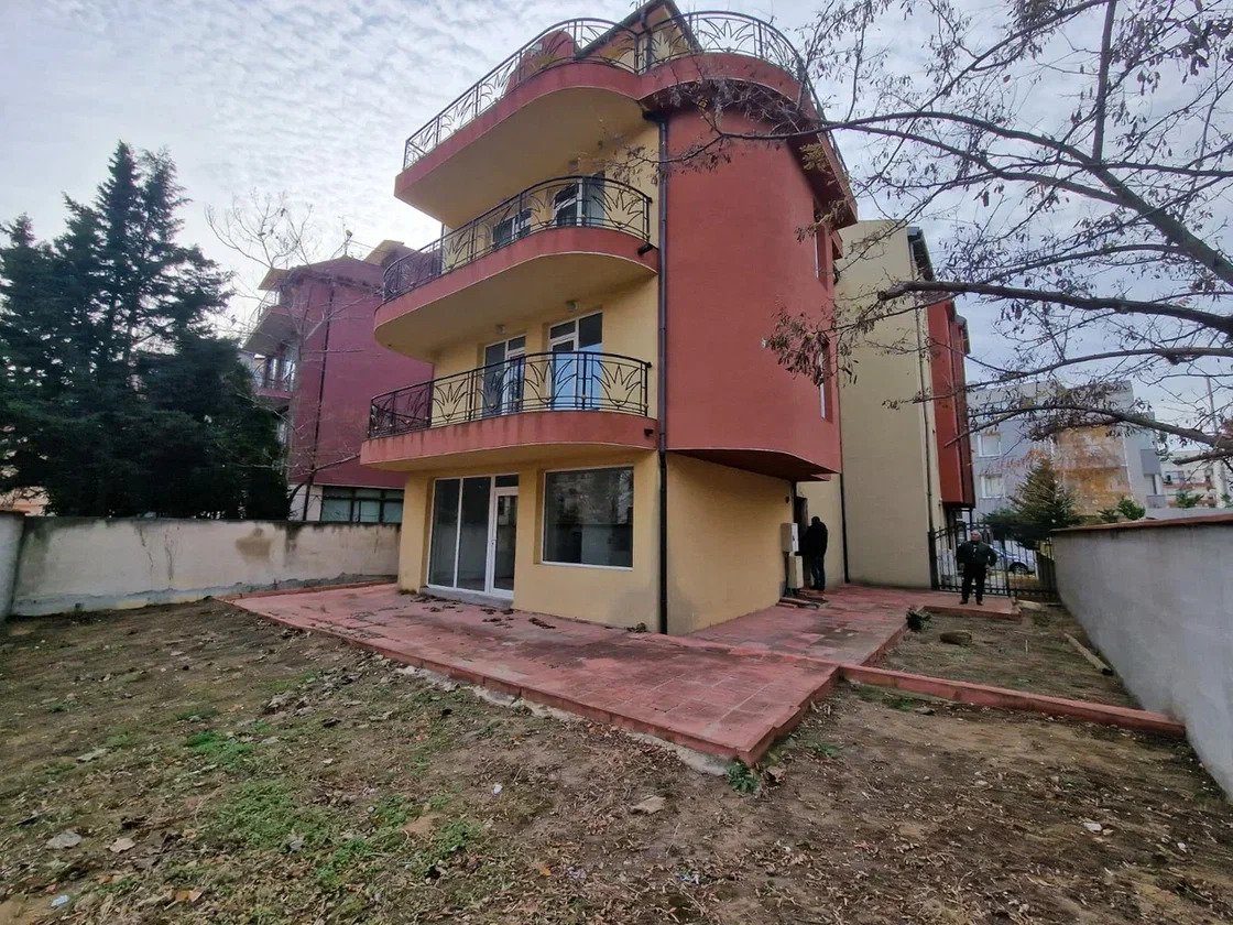 Къща или хотел в Несебър, в Черноморския квартал, България.