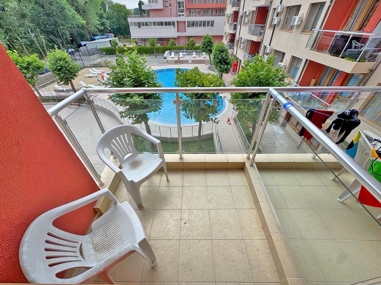 Студио апартамент в жилищната сграда Nessebar Residence с гледка към басейна, Несебър, България