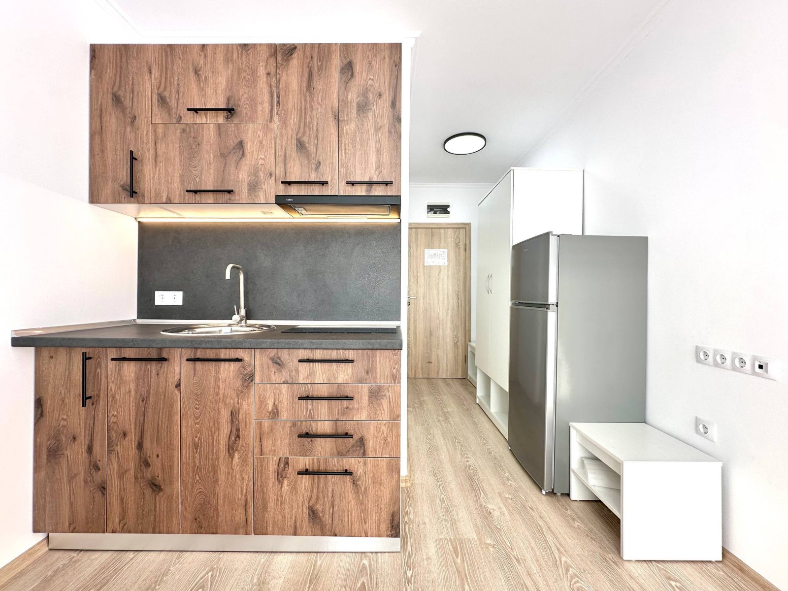 Реновирано студио с гледка към морето в Makon Residence, Свети Влас