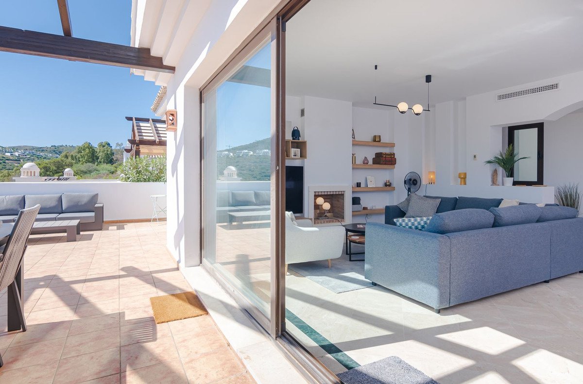 Ексклузивна оферта - луксозен пентхаус с гледка към морето в Casares Playa, Коста дел Сол