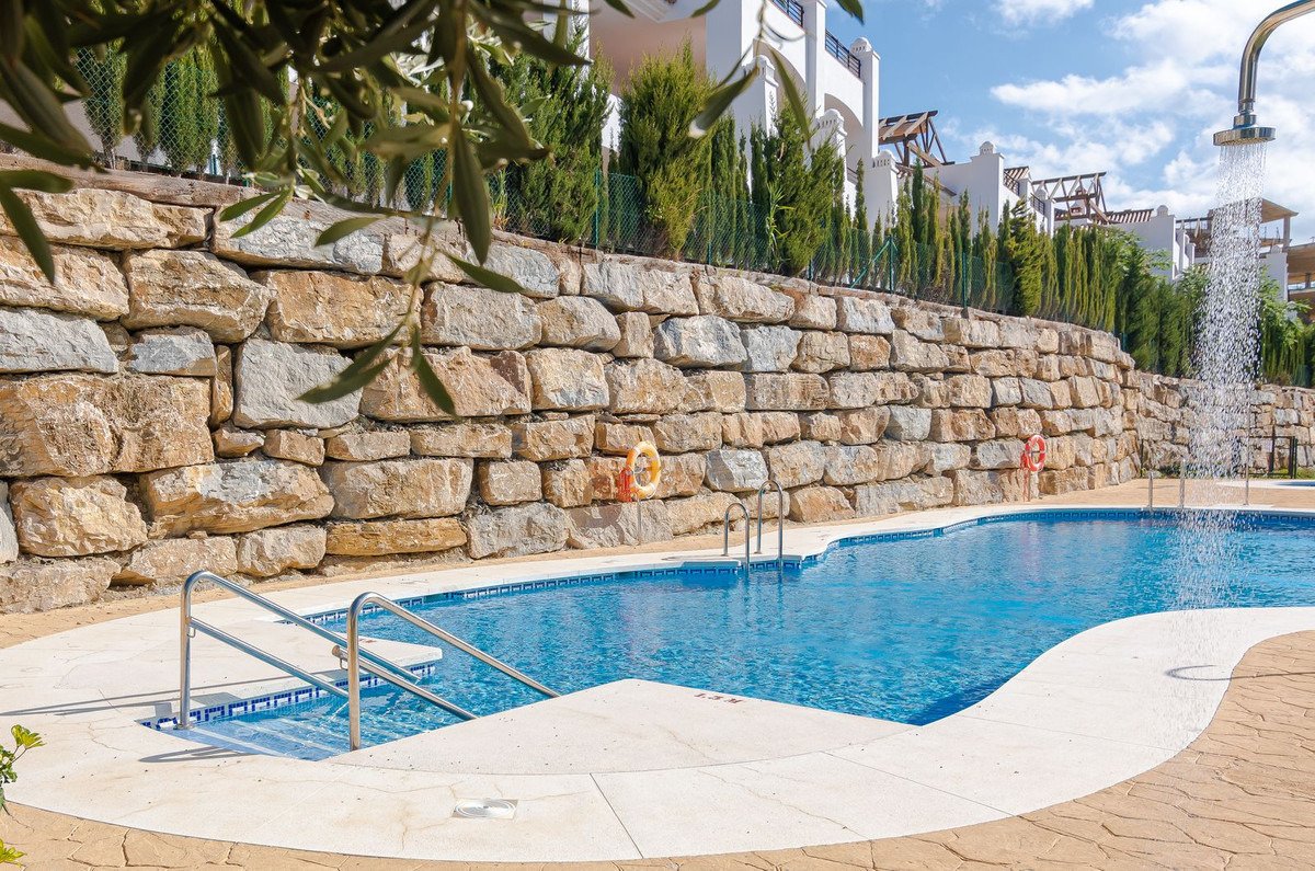 Ексклузивна оферта - луксозен пентхаус с гледка към морето в Casares Playa, Коста дел Сол