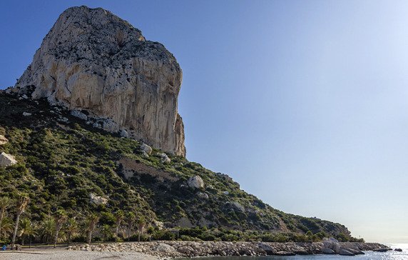 Луксозен апартамент с тераси и гледка към морето точно на плажа на Калпе