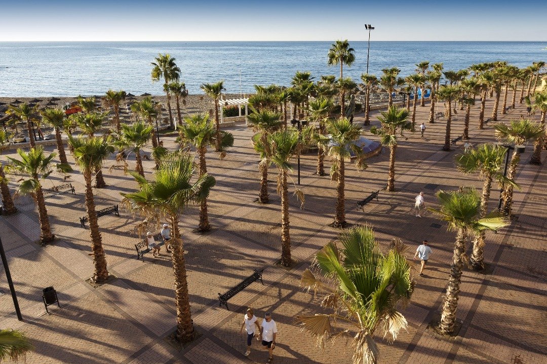 Модерни апартаменти, с изглед към басейна и морето, Las Lagunas de Mijas