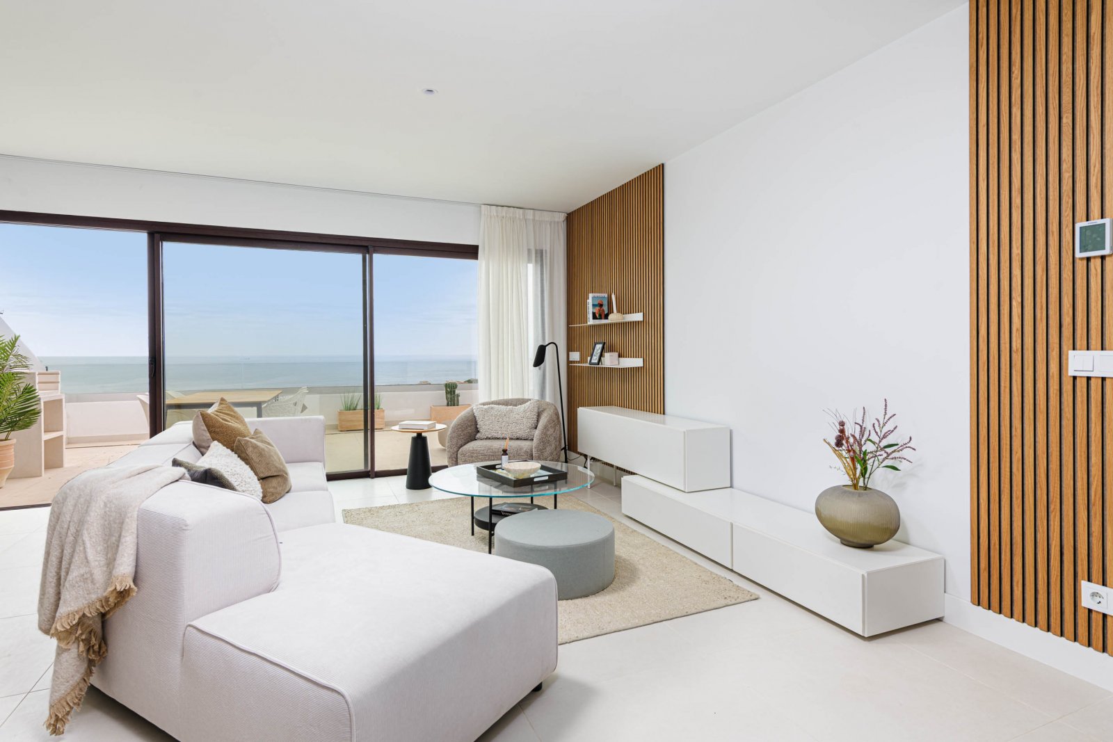 Луксозни апартаменти и мезонети, на 2 км от плажа, Фуенхирола