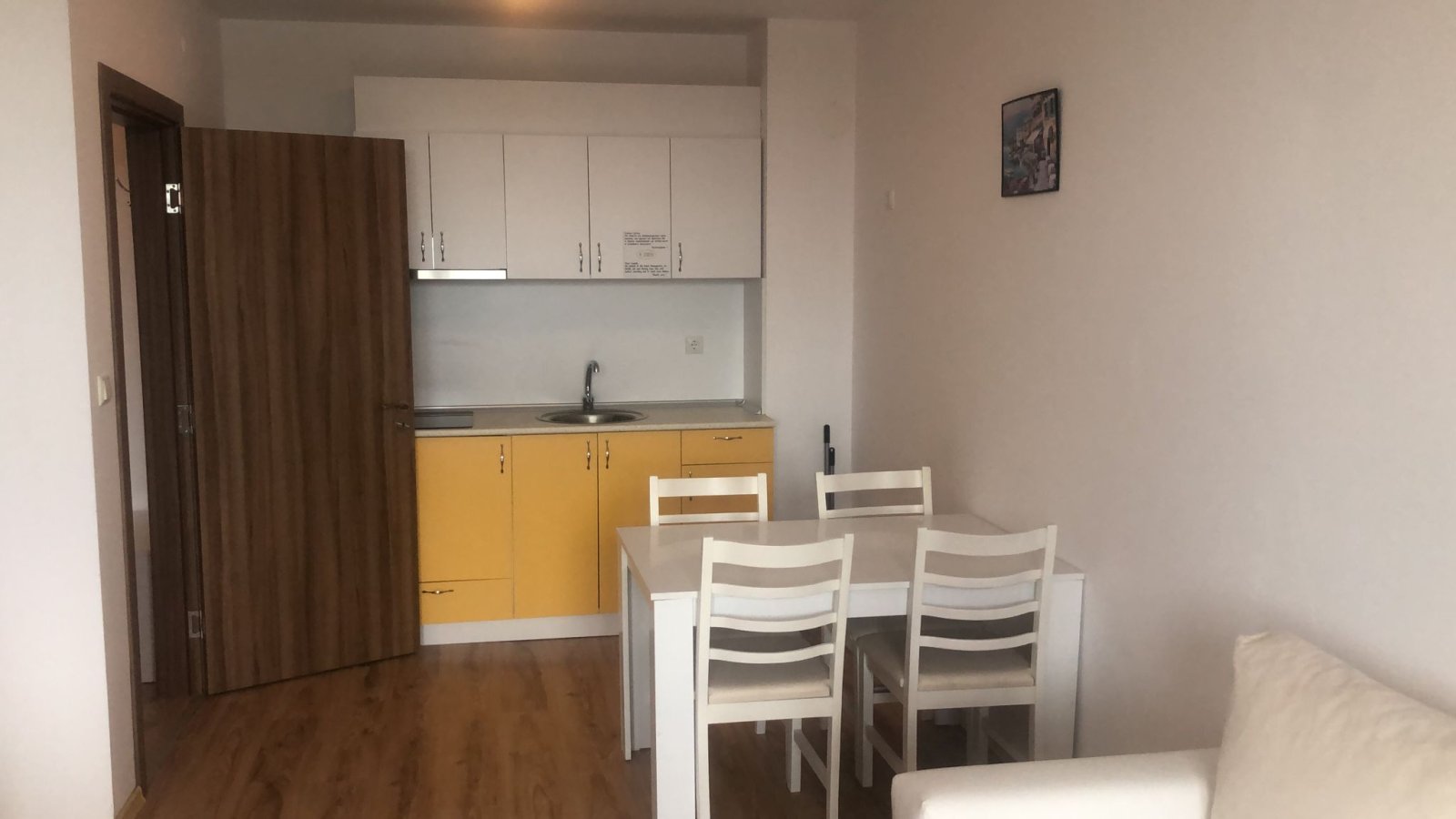 Двустаен апартамент под наем за дългосрочно пребиваване в Ахелой, България.