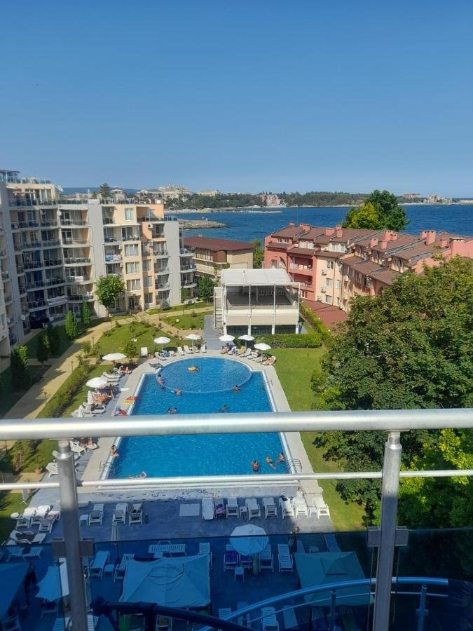 Пентхаус суит в Oasis с изглед към морето в Равда, България