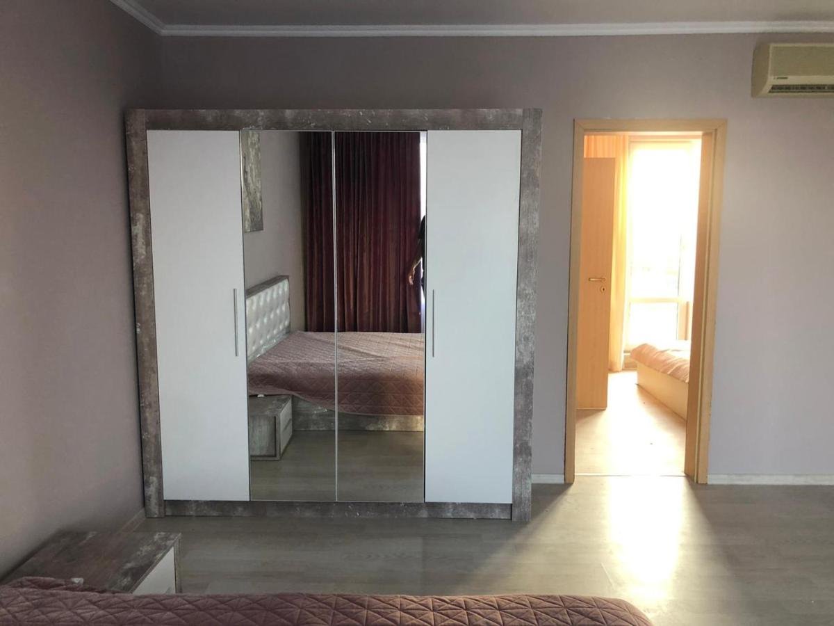 Пентхаус суит в Oasis с изглед към морето в Равда, България