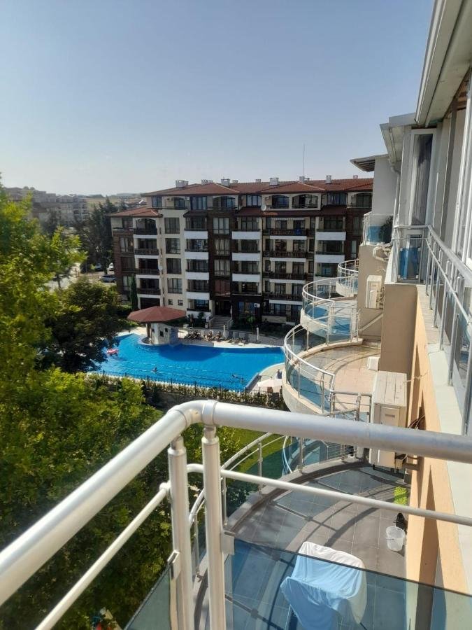 Пентхаус суит в Oasis с изглед към морето в Равда, България