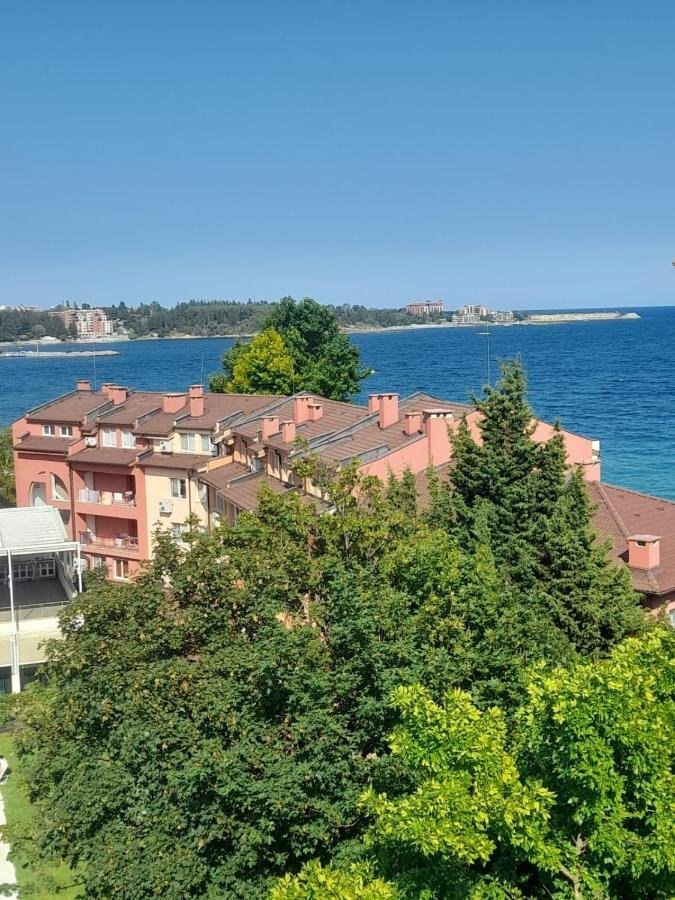 Пентхаус суит в Oasis с изглед към морето в Равда, България