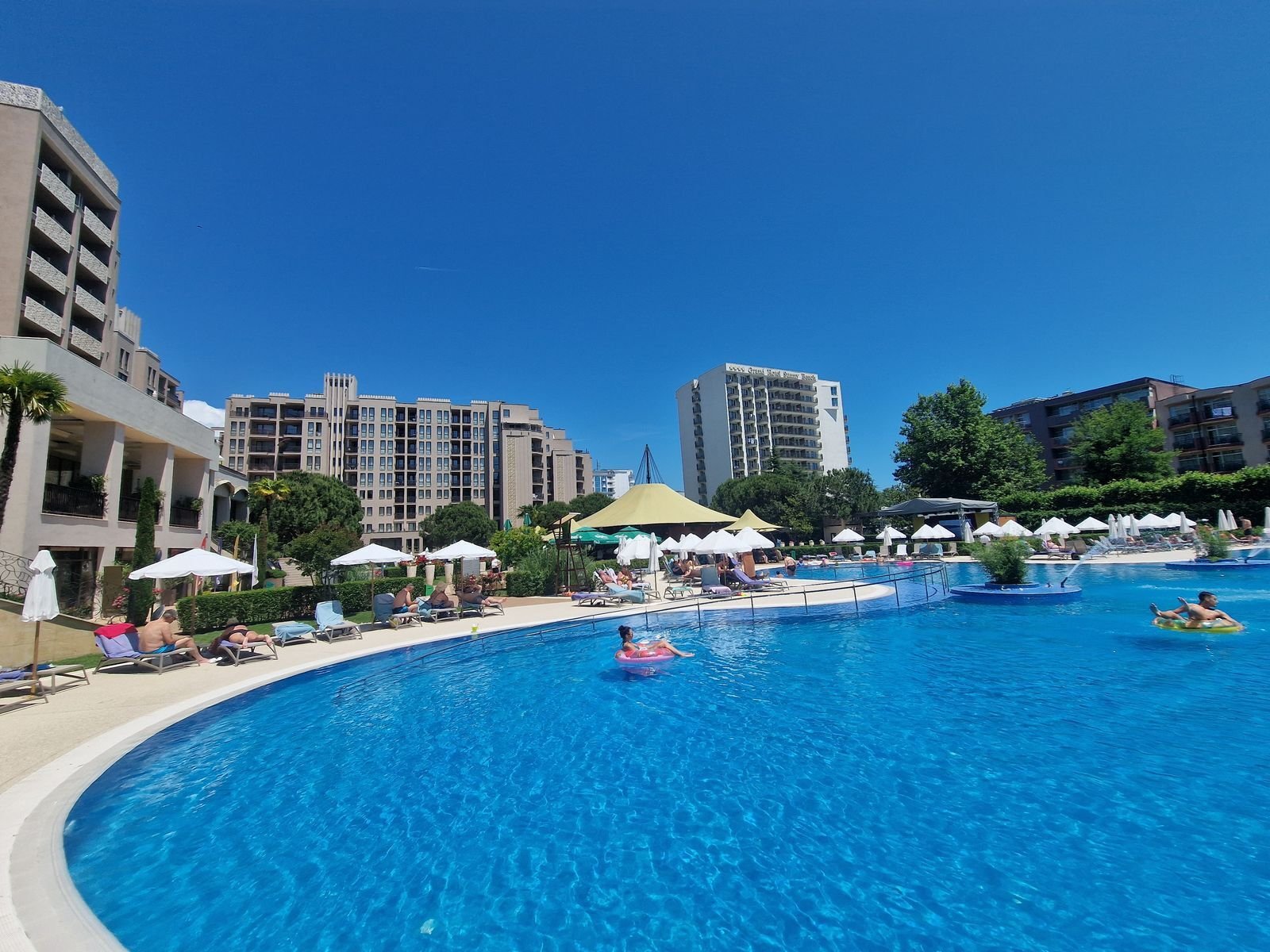 Двустаен апартамент с гледка към морето и града в Barceló Royal Beach, Слънчев бряг, България