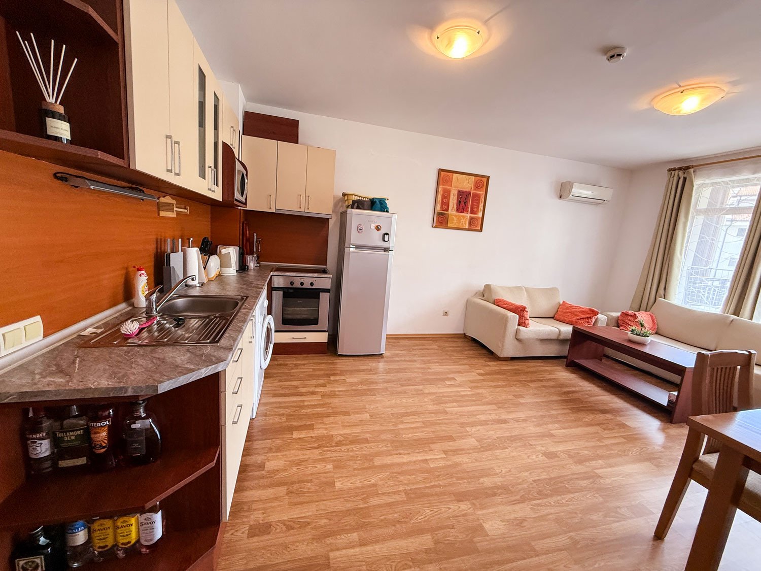 Двустаен апартамент с гледка към басейна в Vineyards Resort, Ахелой, България