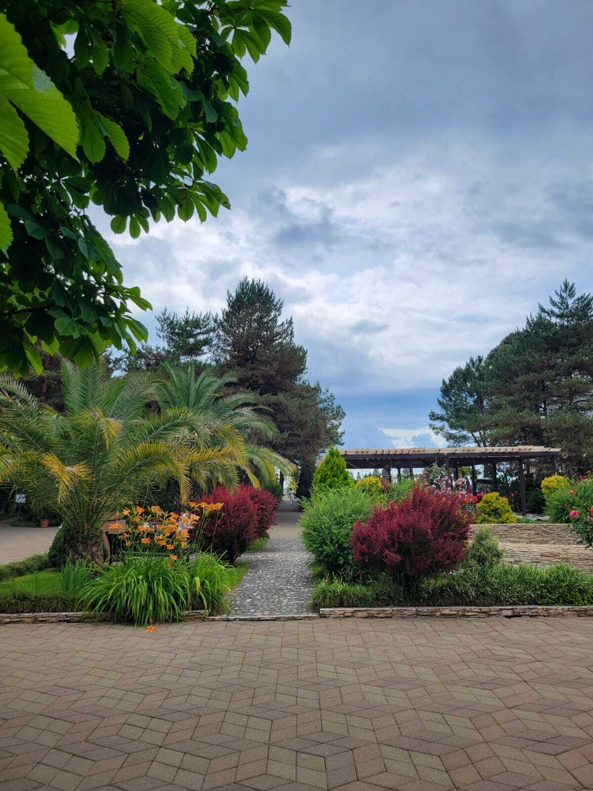 Пълностенно обзаведен двустаен апартамент в Dreamland Oasis Resort близо до Батуми, Грузия – с частна градина и достъп до частен плаж