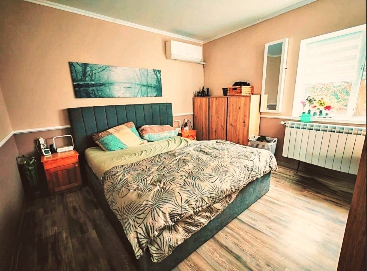 Самостоятелна къща, напълно реновирана, в село Хаджи Димитър, региона Добрич