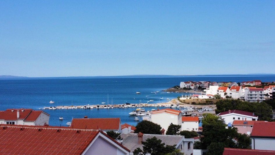 Просторен дуплекс с тераса и паркинг на 250 м от морето – Повляна, остров Паг, Хърватия