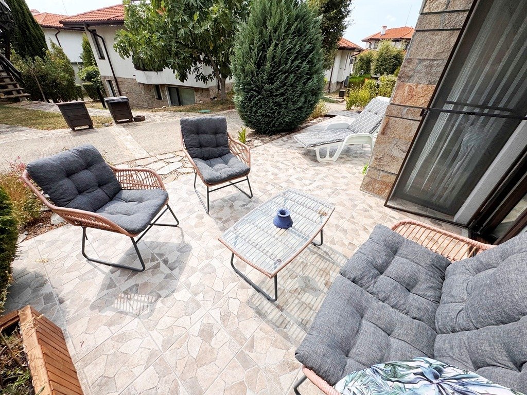 Двустаен апартамент с собствен вътрешен двор в комплекс Bay View Villas, Косарица, България