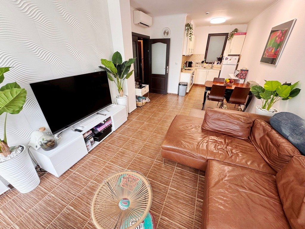 Двустаен апартамент с собствен вътрешен двор в комплекс Bay View Villas, Косарица, България