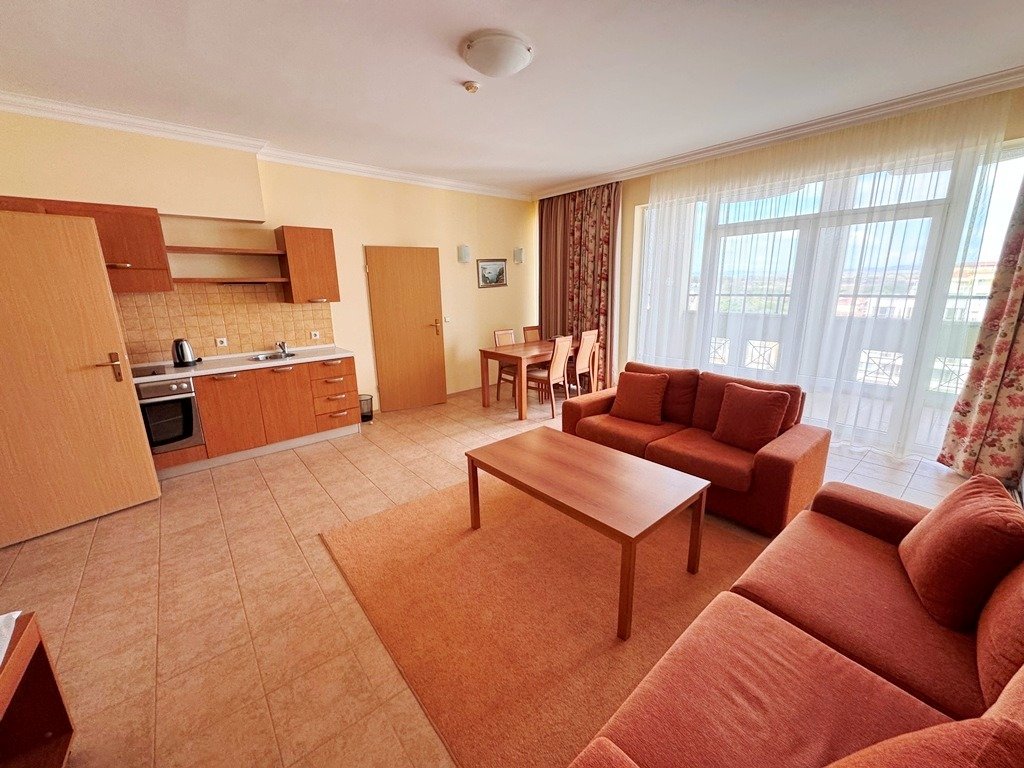 3-стаен апартамент на първа морска линия в Sunset Resort в Поморие, България