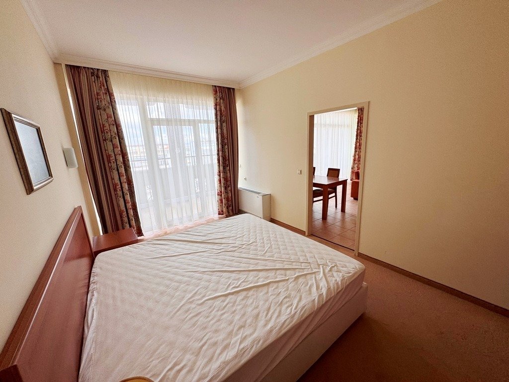 3-стаен апартамент на първа морска линия в Sunset Resort в Поморие, България