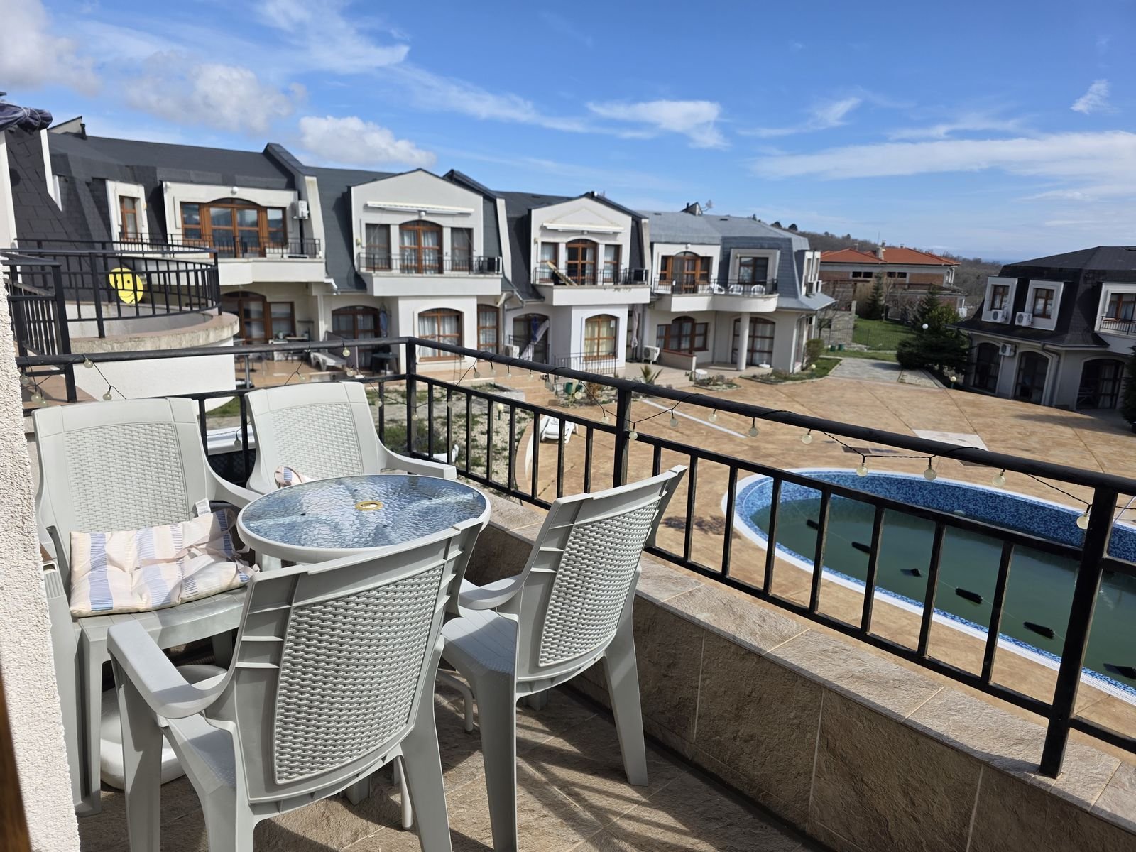 2-стаен апартамент в жилищната сграда Nessebar View в Косараица, България.