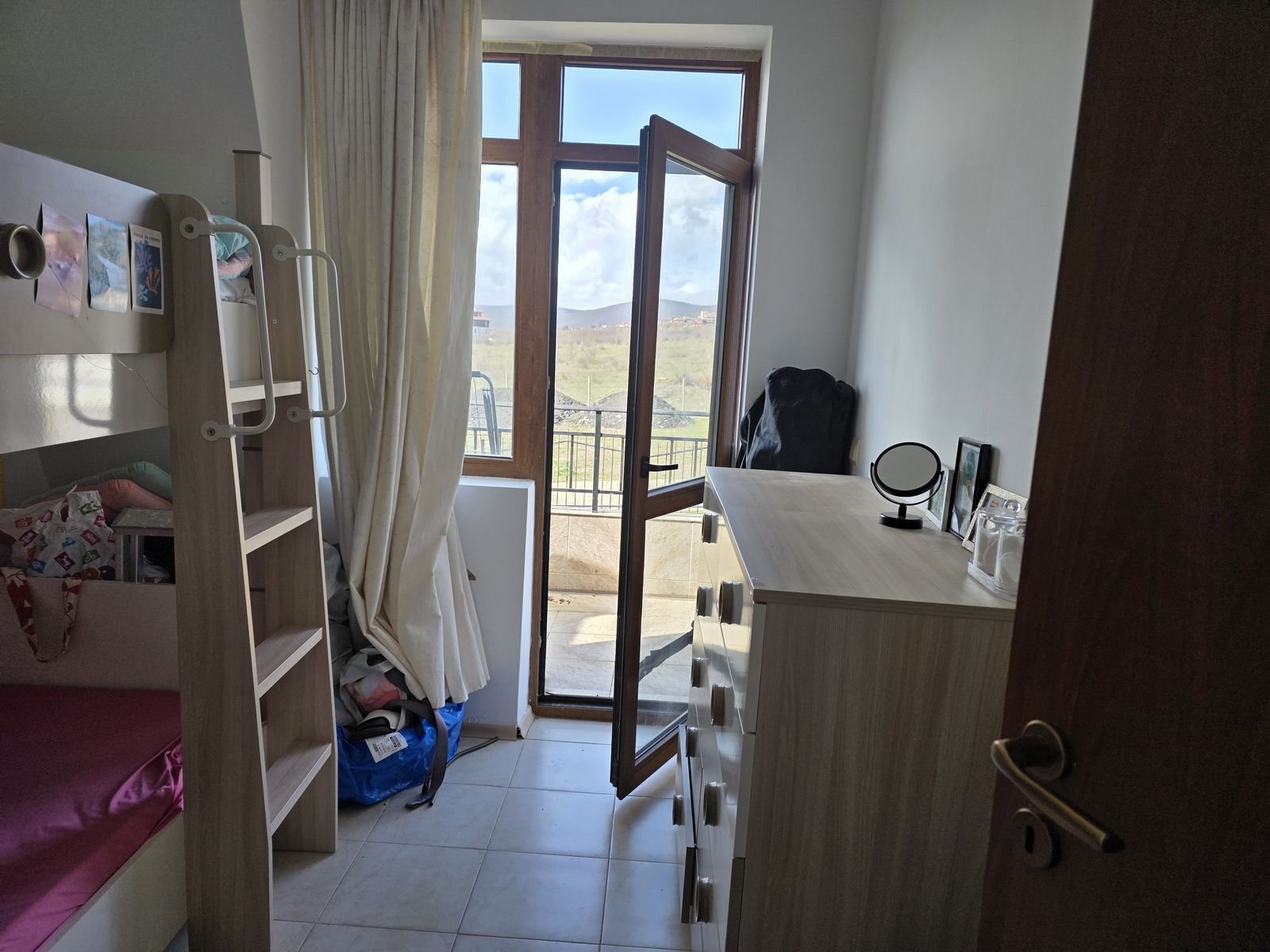 2-стаен апартамент в жилищната сграда Nessebar View в Косараица, България.