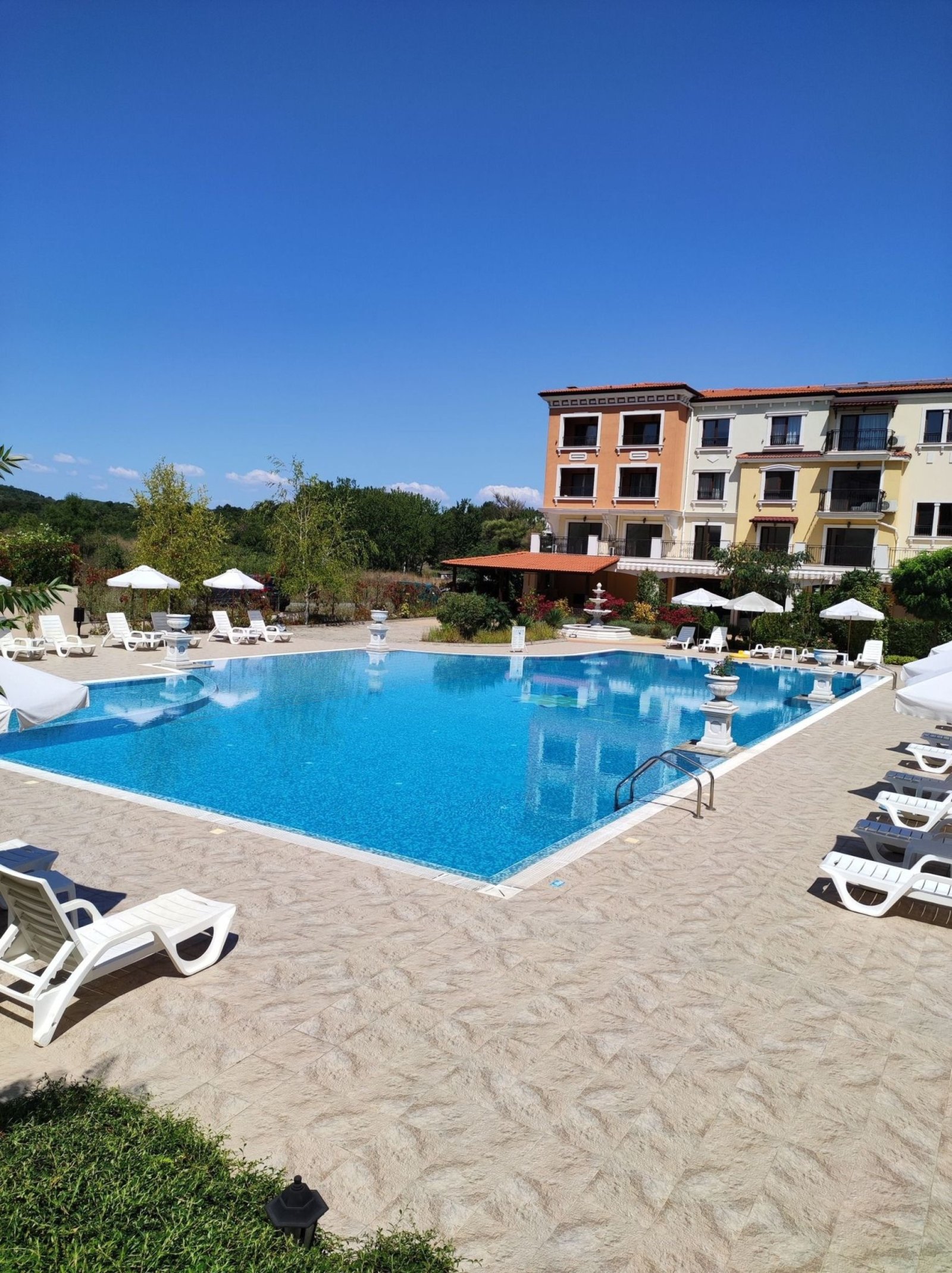 Голямо апартамент с 2 спални в Lily Beach Resort, Созопол, България