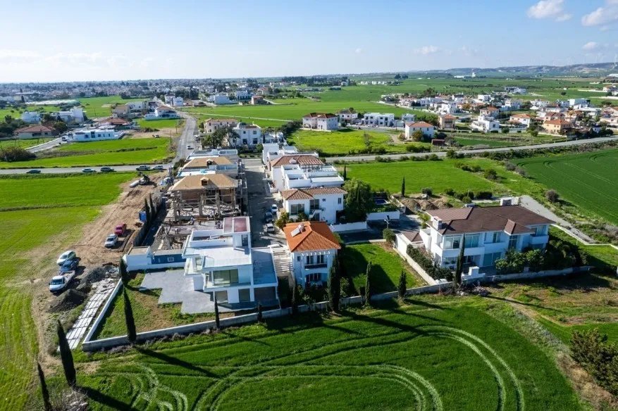 Самостоятелна вила в Дромолаксия, Ларнака