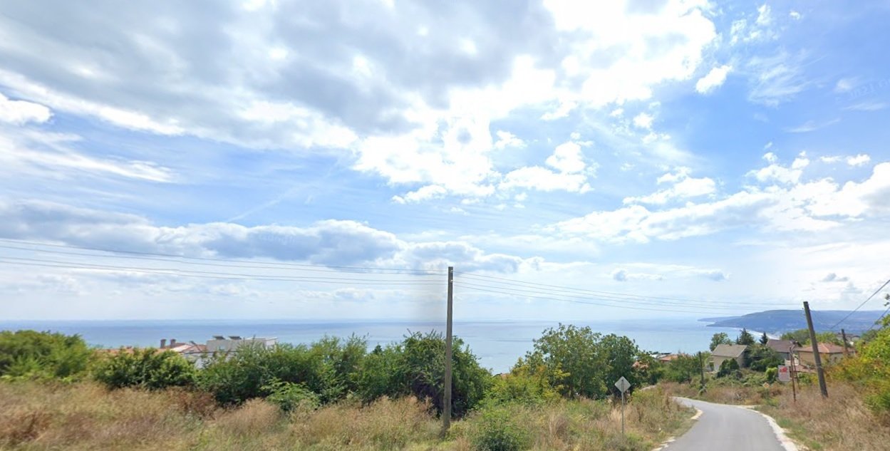 Balchik: Three plots, Zlatna Ribka, Bulgaria 