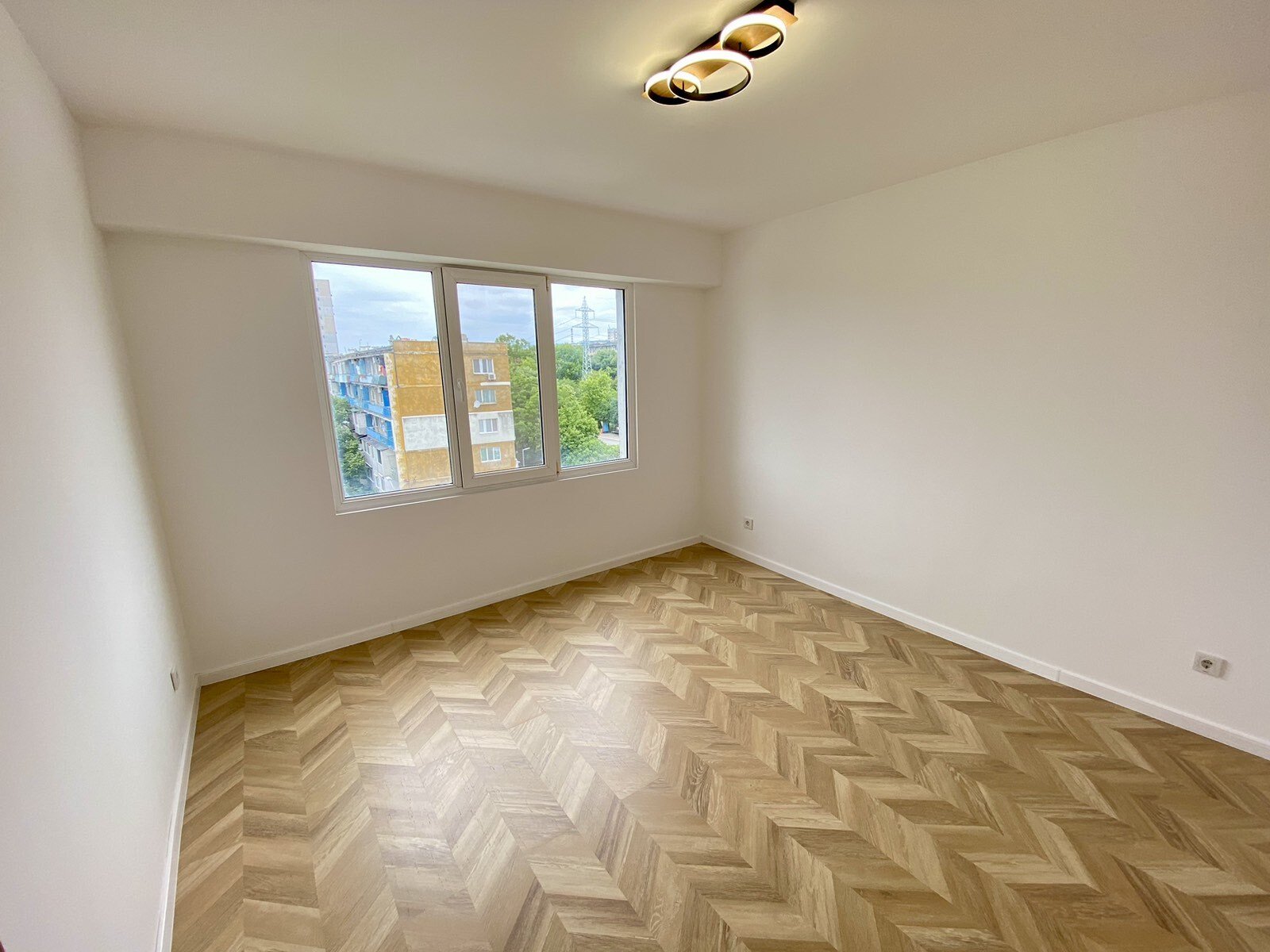 Zwei Zimmer Wohnung in Troshevo