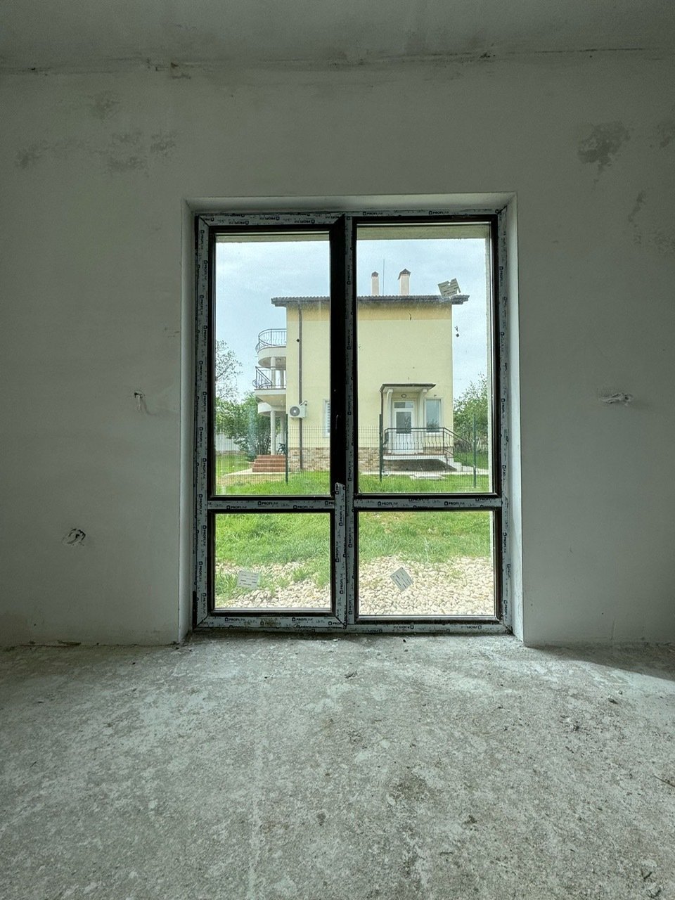 Еднофамилна къща в Равна гора, България