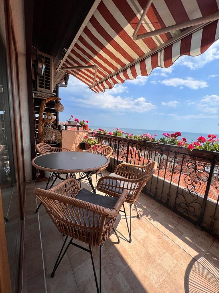 Уникално мезонет с панорамен изглед към морето в Свети Влас