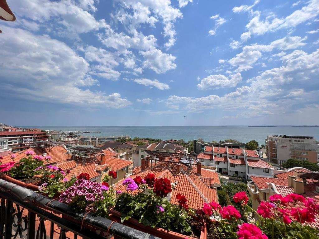 Уникално мезонет с панорамен изглед към морето в Свети Влас