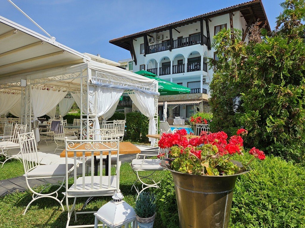 Двустаен апартамент на първа линия с гледка към морето комплекс ТОП Свети Влас България