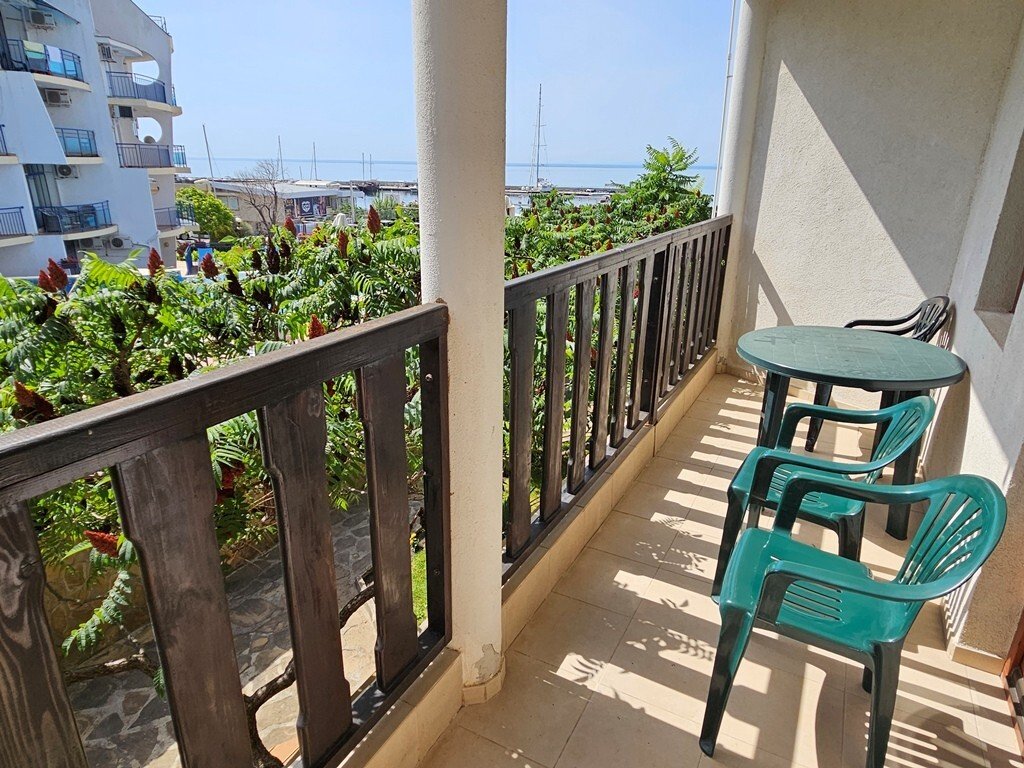 Двустаен апартамент на първа линия с гледка към морето комплекс ТОП Свети Влас България