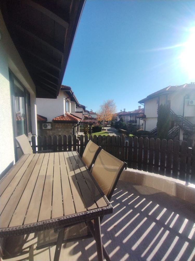 Апартамент с две спални в комплекса Bay View Villas в Косараца, в природен парк.