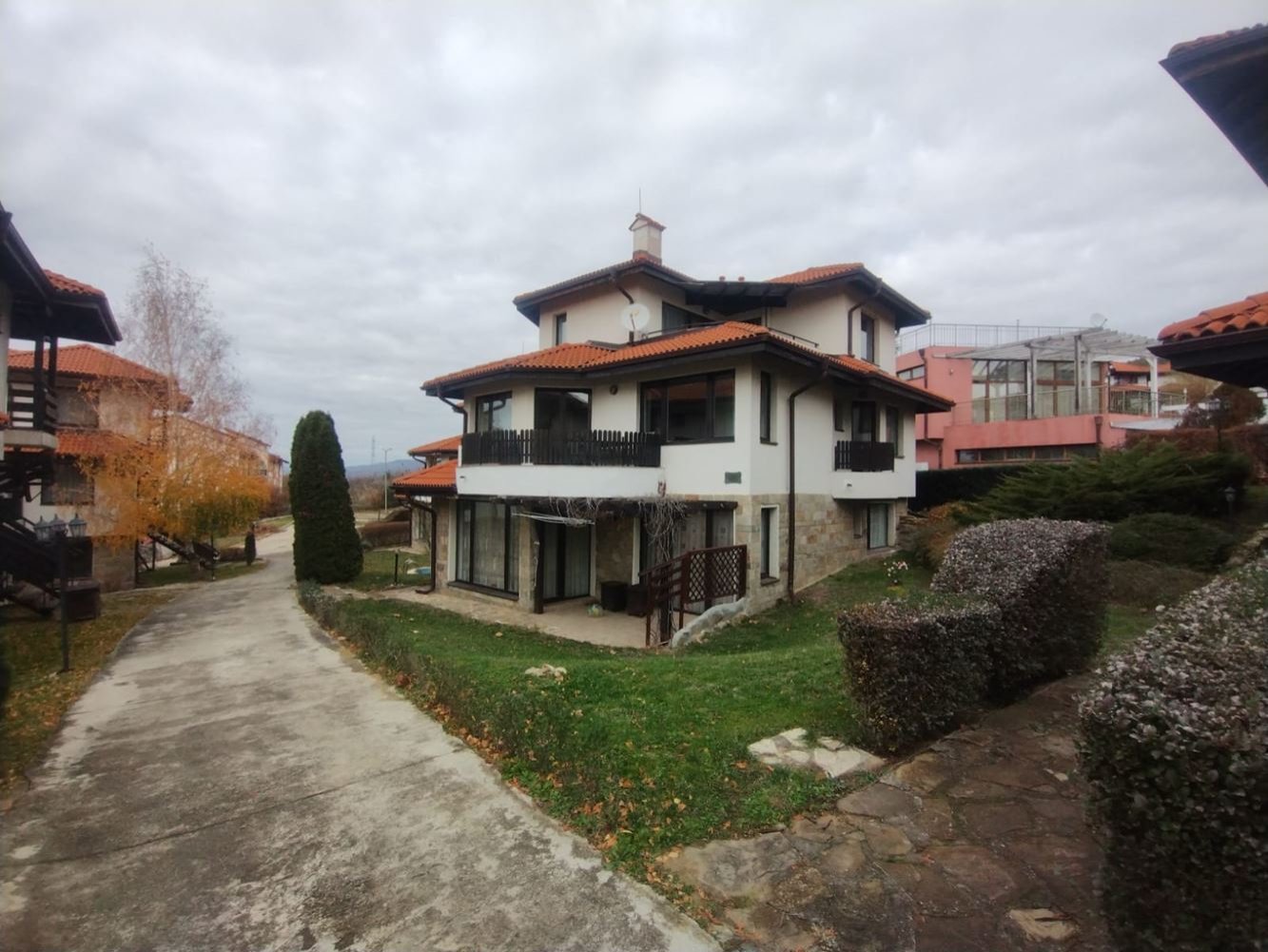 Апартамент с две спални в комплекса Bay View Villas в Косараца, в природен парк.