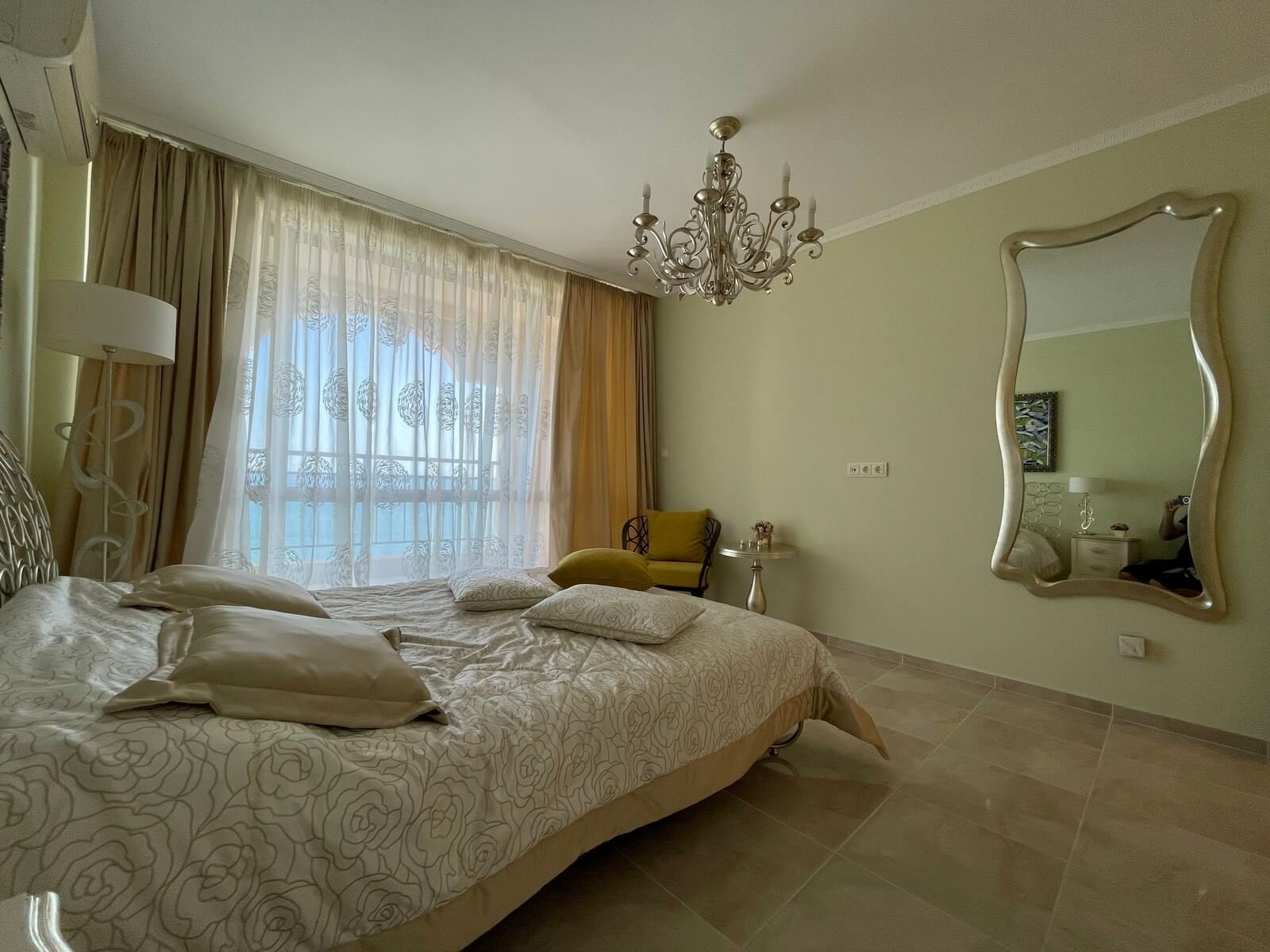 Тристаен апартамент в хотел Sea Wind Grand в Свети Влас, България