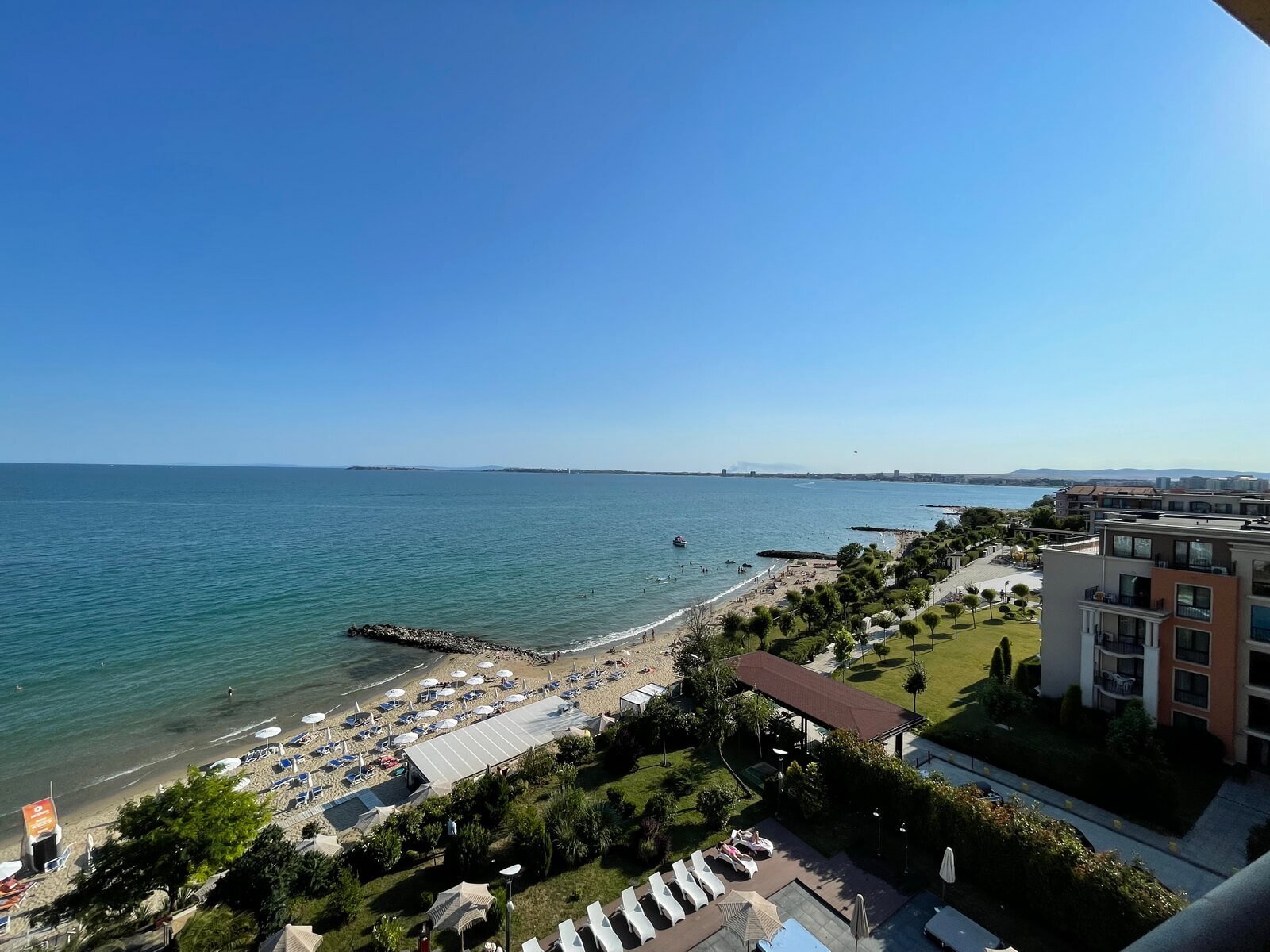 Тристаен апартамент в хотел Sea Wind Grand в Свети Влас, България