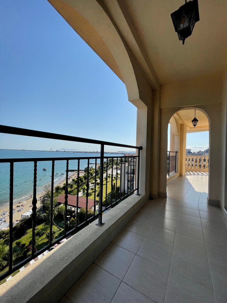 Тристаен апартамент в хотел Sea Wind Grand в Свети Влас, България