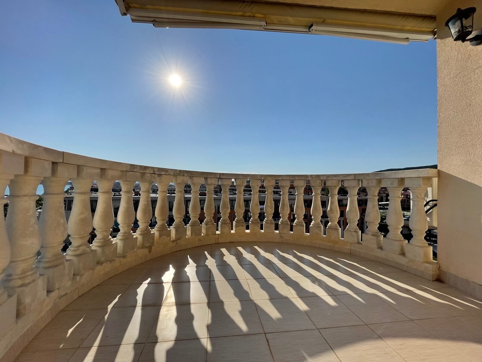 Тристаен апартамент в хотел Sea Wind Grand в Свети Влас, България