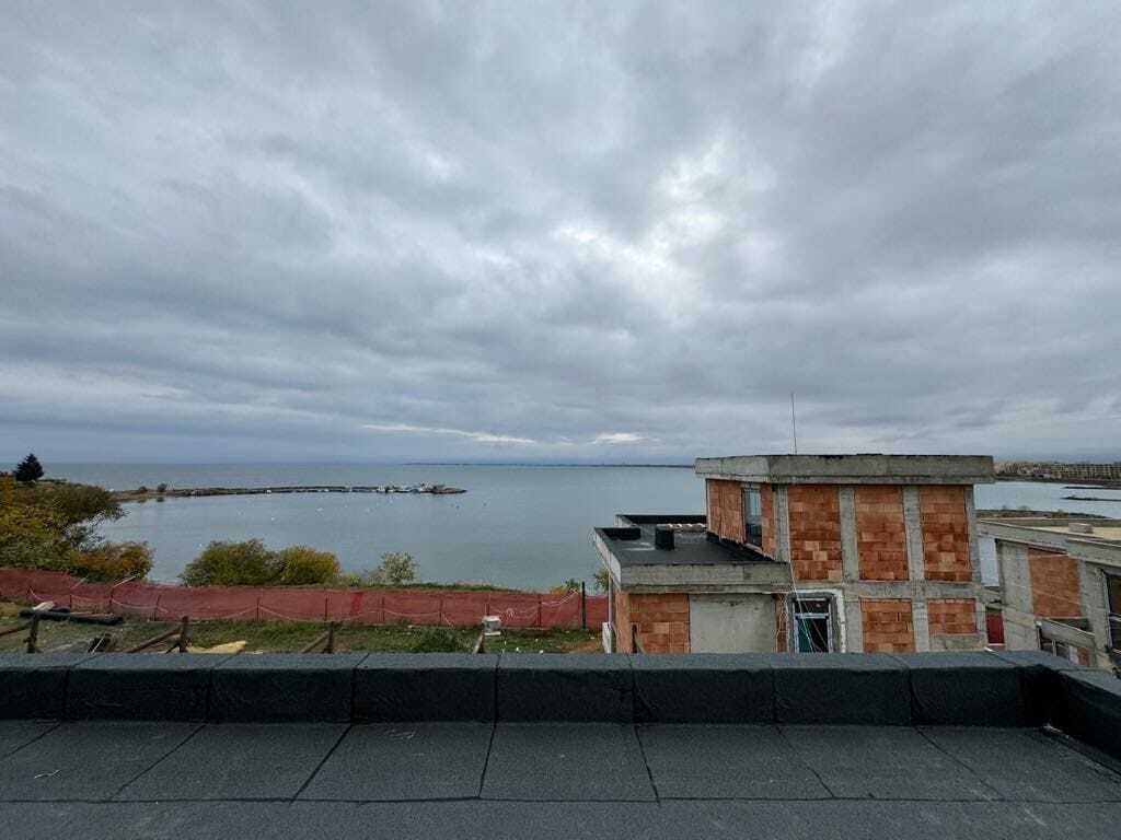 Нов малък комплекс с 9 луксозни къщи в Ахелой, само на няколко метра от плажа.