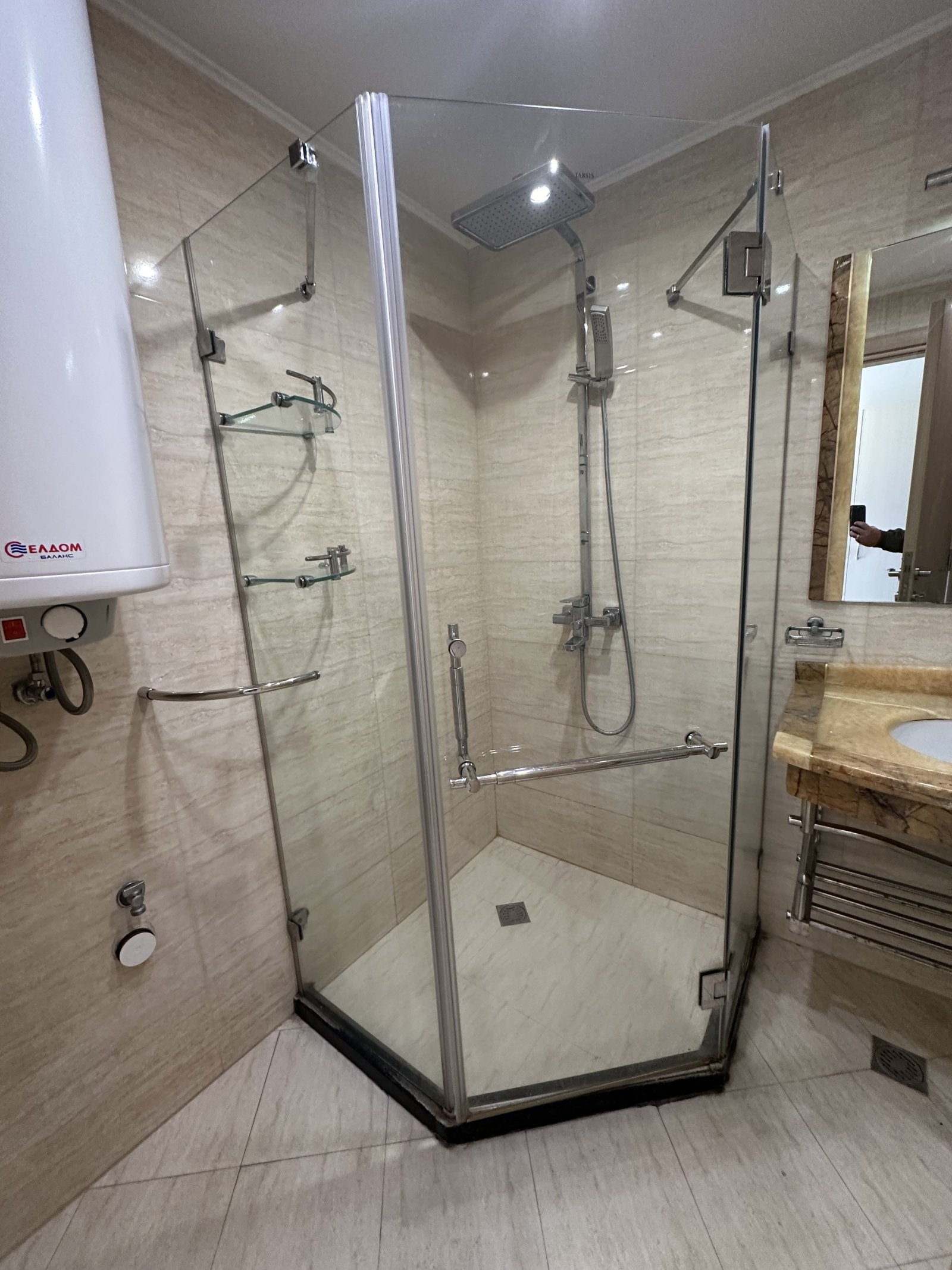 Красиво студио от 55 м² в Tarsis 2, Слънчев бряг, България, на 5-и етаж с изглед към басейна.