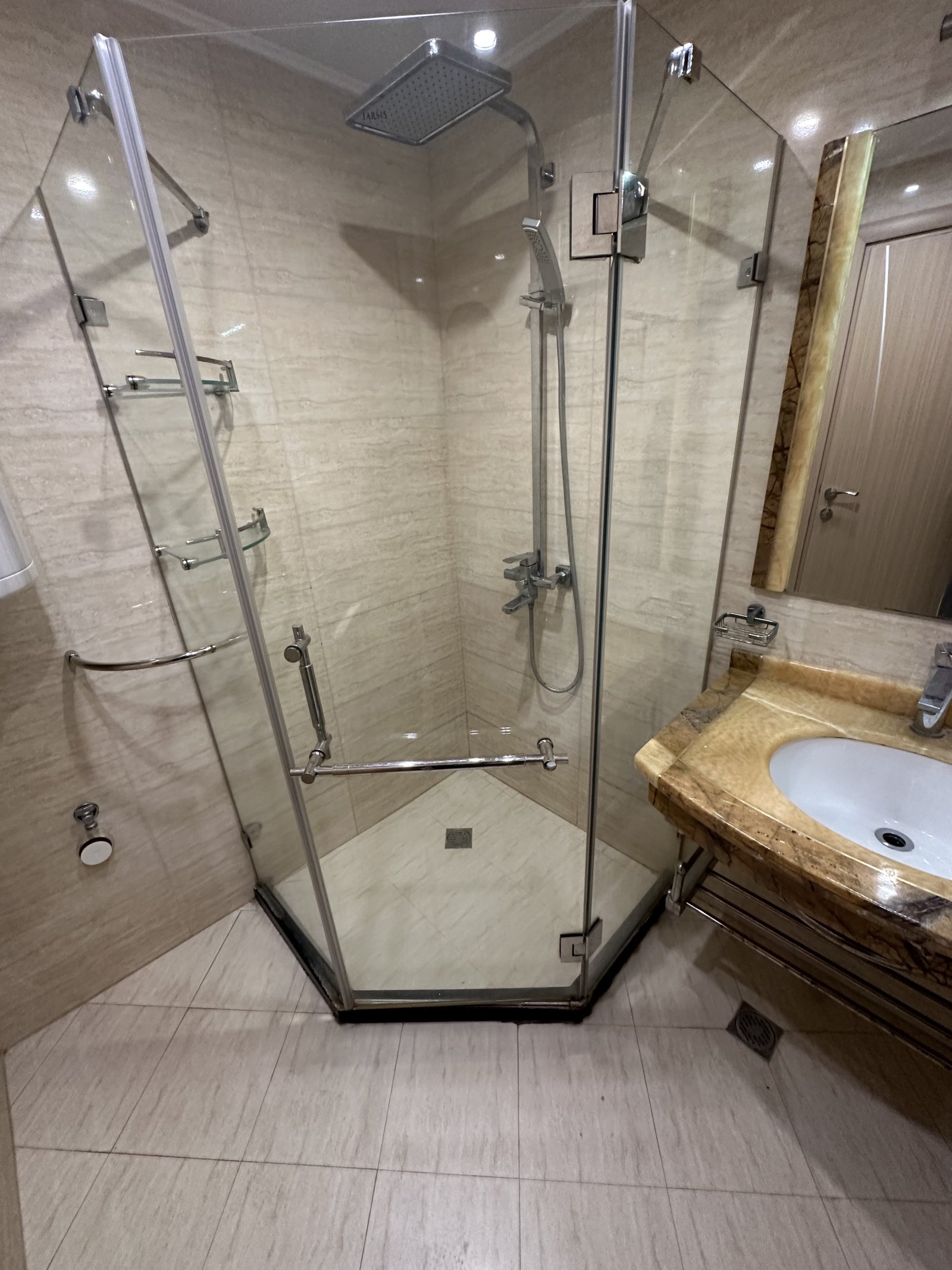 Красиво студио от 55 м² в Tarsis 2, Слънчев бряг, България, на 5-и етаж с изглед към басейна.