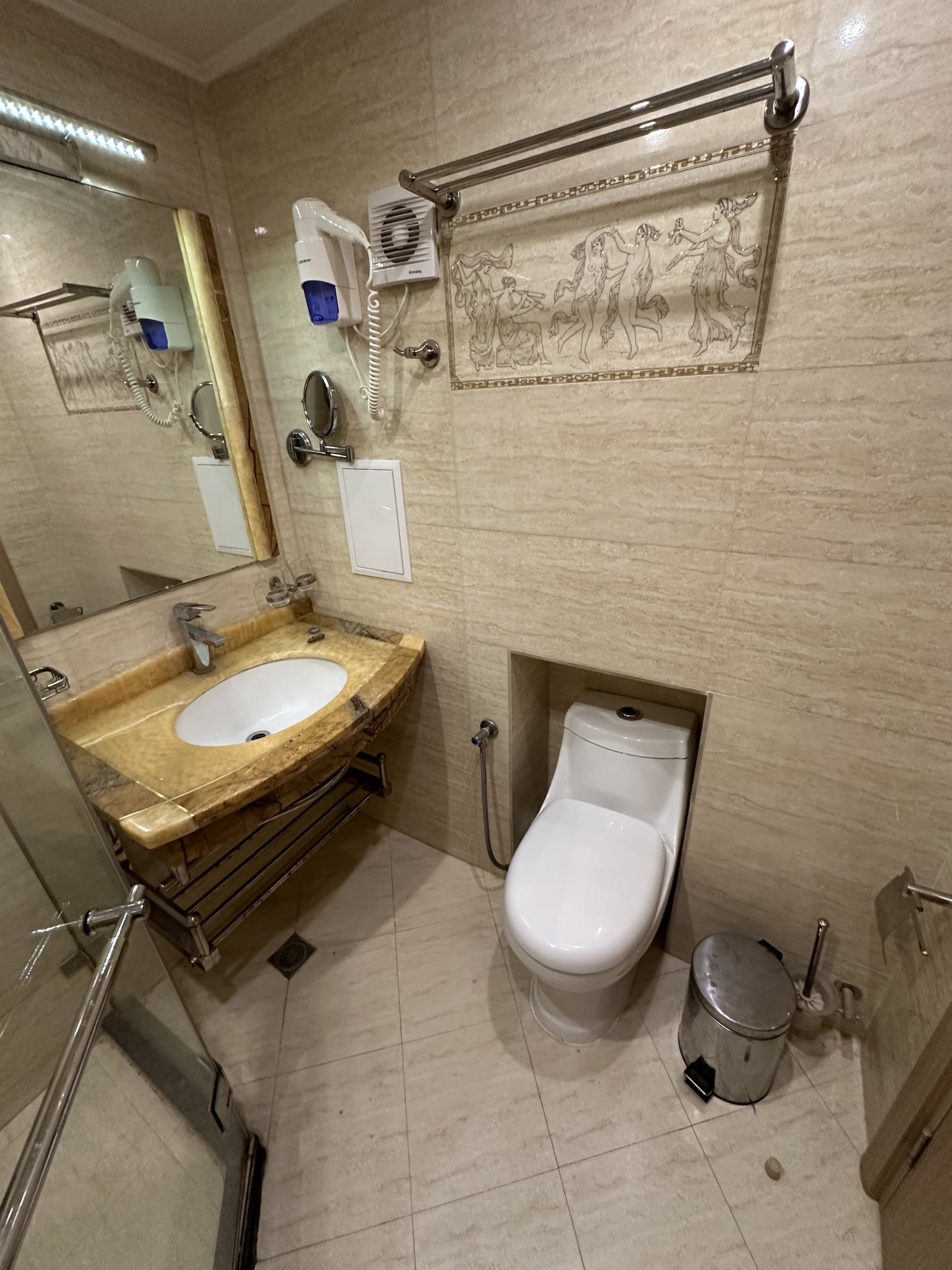 Красиво студио от 55 м² в Tarsis 2, Слънчев бряг, България, на 5-и етаж с изглед към басейна.