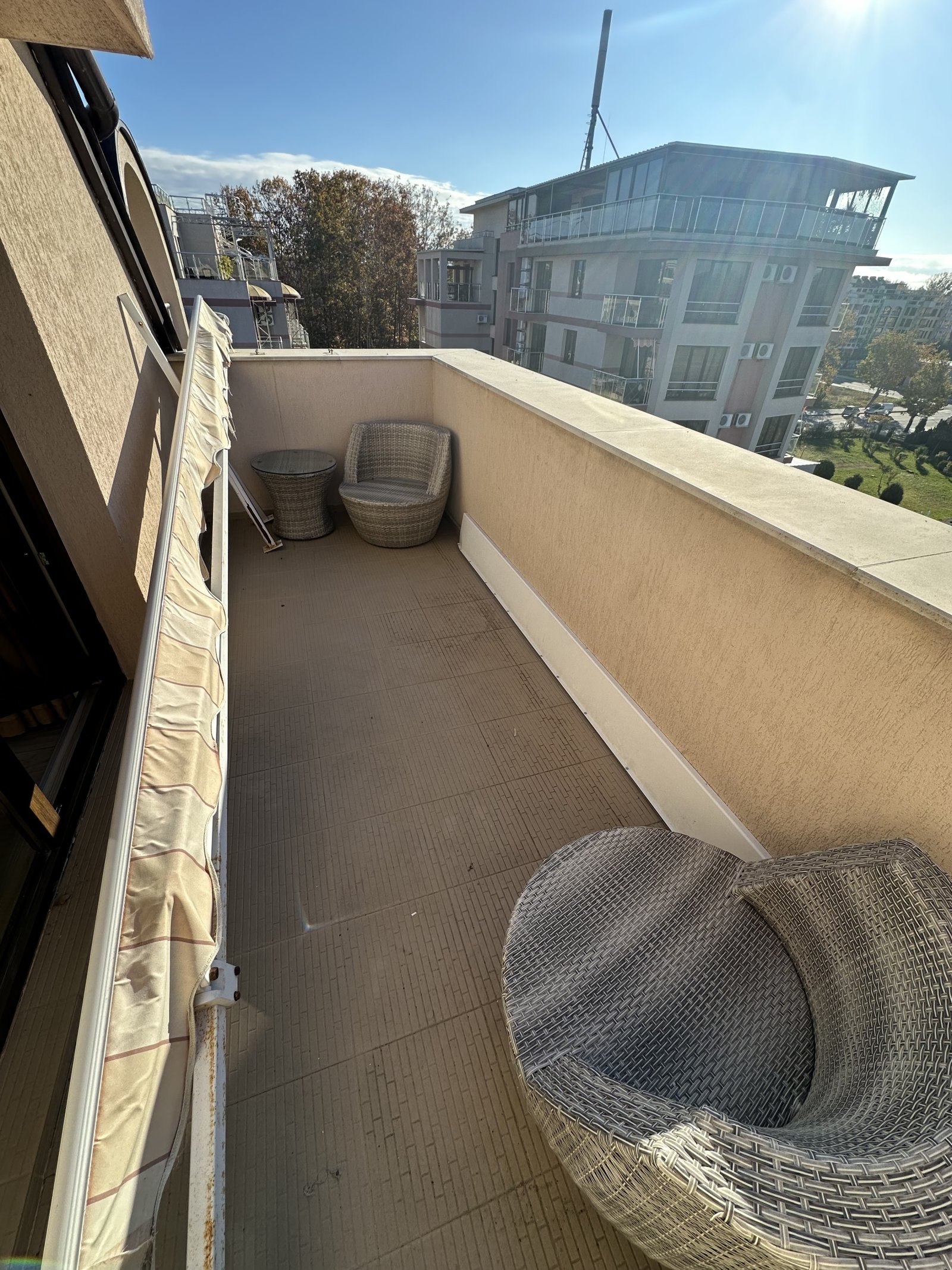 Красиво студио от 55 м² в Tarsis 2, Слънчев бряг, България, на 5-и етаж с изглед към басейна.