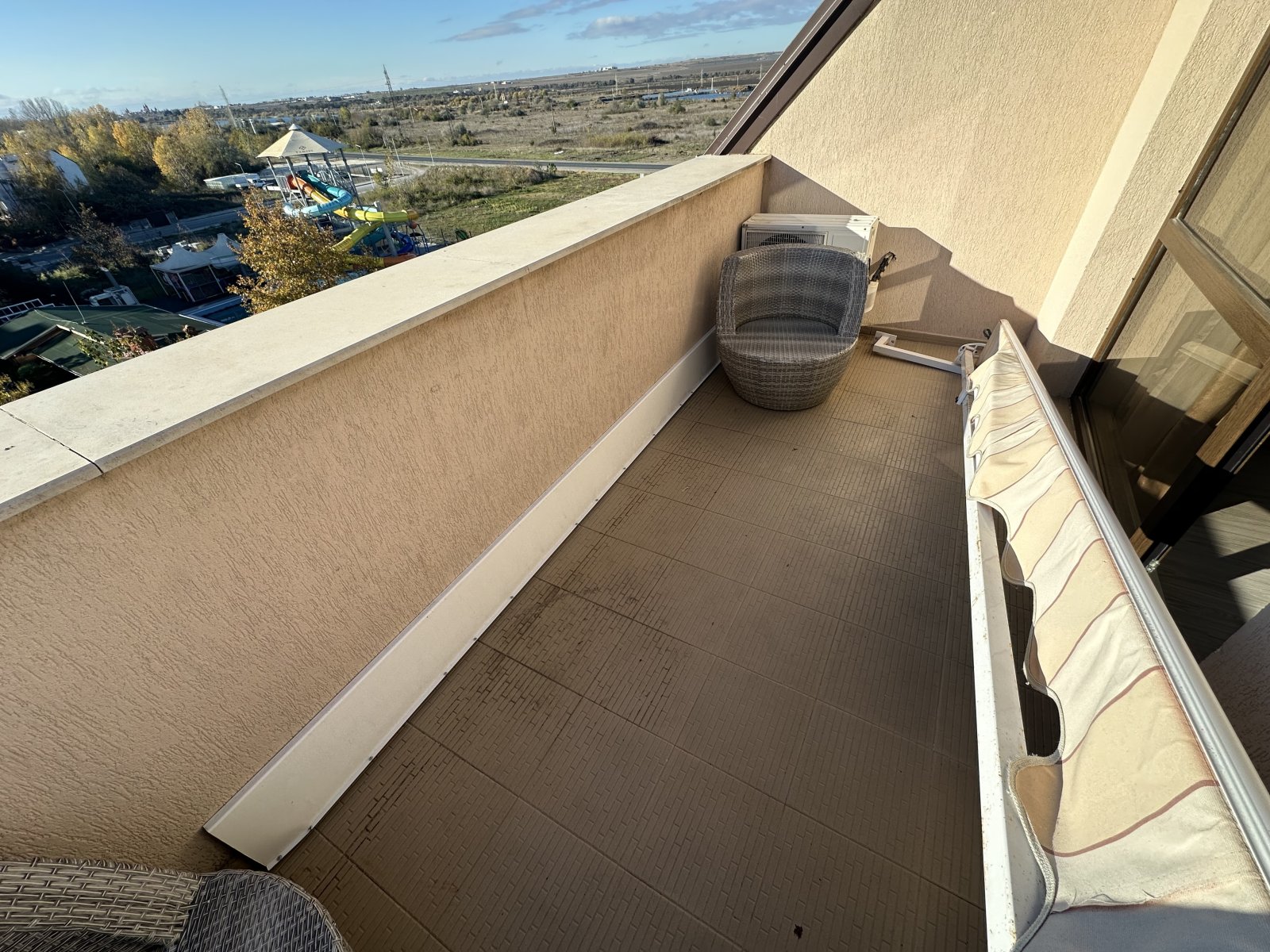 Красиво студио от 55 м² в Tarsis 2, Слънчев бряг, България, на 5-и етаж с изглед към басейна.