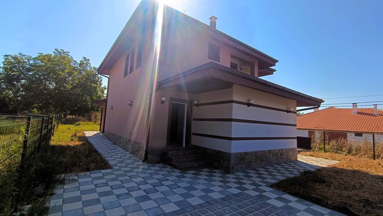 Еднофамилна къща в село Полски Извор, област Бургас, България