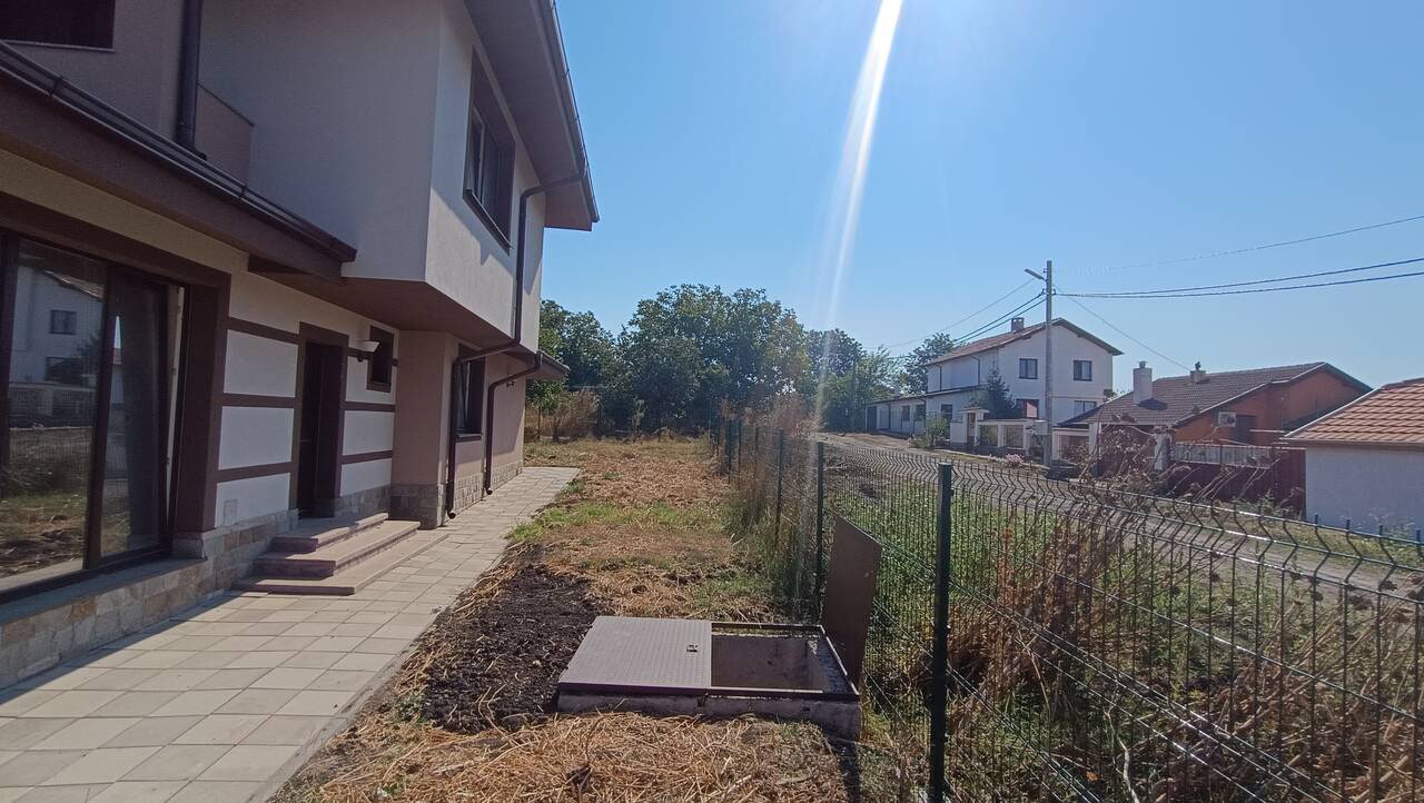 Еднофамилна къща в село Полски Извор, област Бургас, България