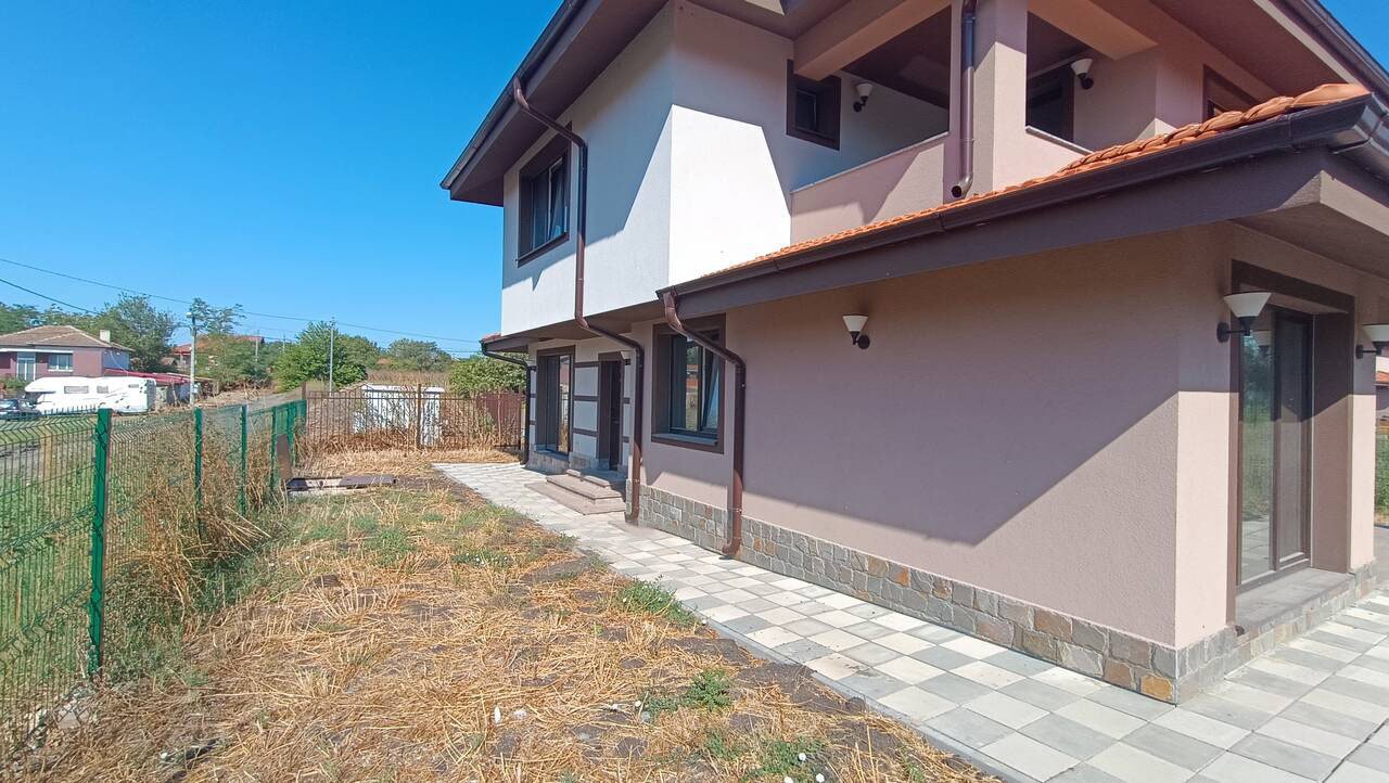 Еднофамилна къща в село Полски Извор, област Бургас, България