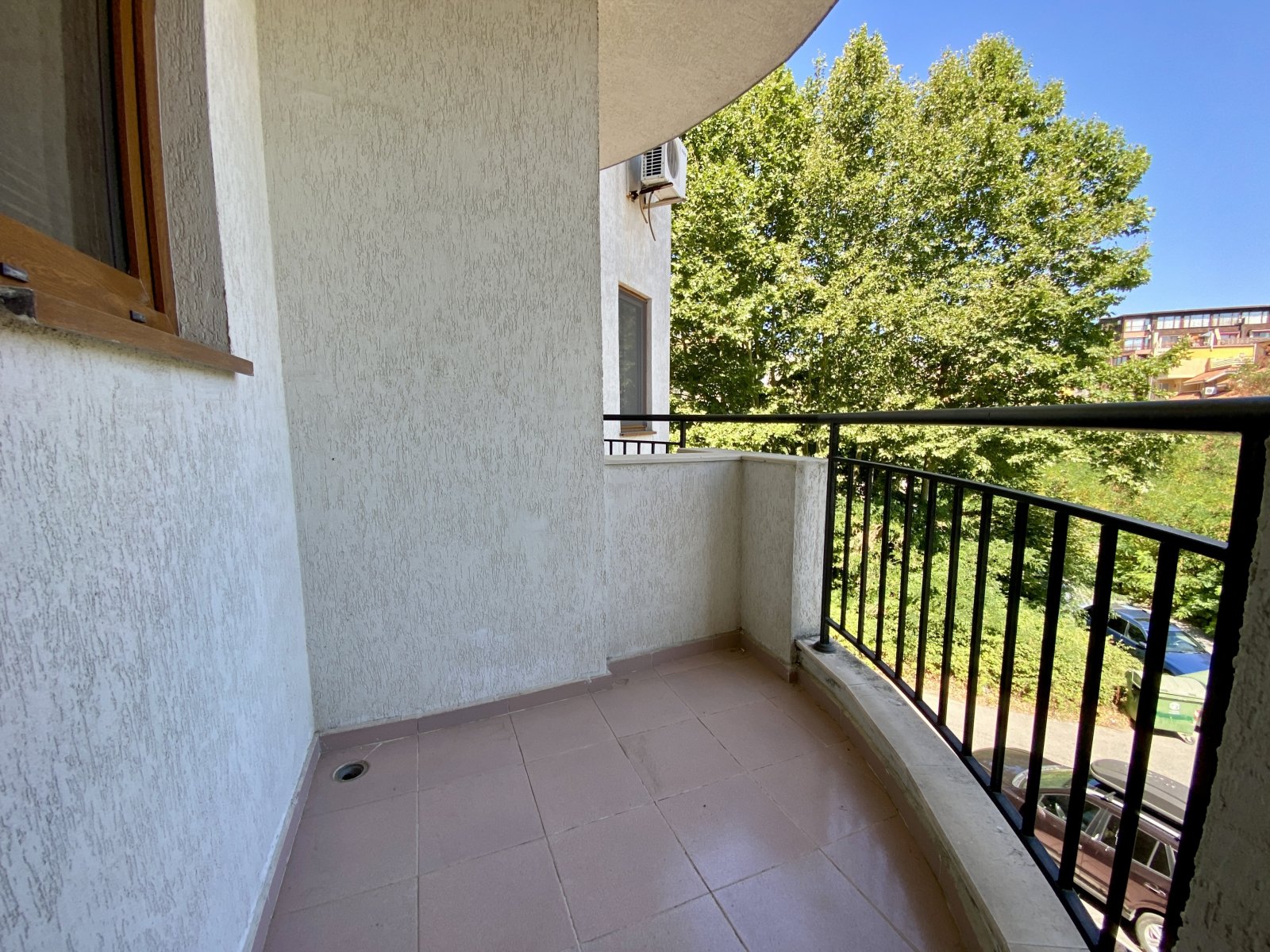 Хеле 2-стаен апартамент в Шато Дел Мар, Солнечен бряг – изглед към басейна и планината, само на 300 м от плажа!