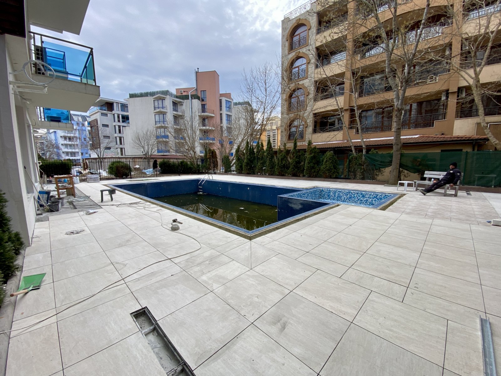 Голяма 4-стайна апартамент в комплекса Sun Gate, Слънчев бряг – 154 м², с басейн и градина